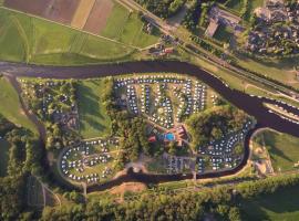 Camping De Koeksebelt, chalet in Ommen