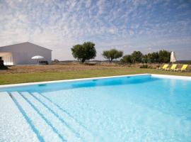 5 bedrooms villa with private pool furnished garden and wifi at Evora, hotel with parking in São Miguel de Machede