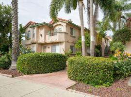 WanderJaunt - Pacific Beach Townhomes, rumah liburan di San Diego