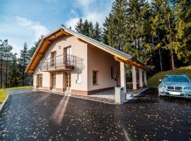 Holiday Home with Hot tub and Sauna Sabina, cottage in Rovte