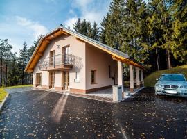 Holiday Home with Hot tub and Sauna Sabina: Rovte şehrinde bir aile oteli