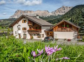 Ciasa Rosra, apartment in La Villa