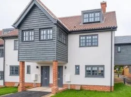 5 Oakes Court