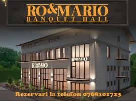 Hotel Ro&Mario Barlad，B&icirc;rlad的有停車位的飯店