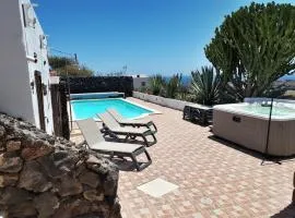 Casa Tara - 5 bedroom, 4 bathroom villa with private pool