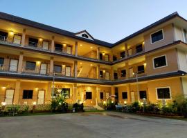 โรงแรมพูนสุข PhunSuk Hotel, hotel in Ban Phae