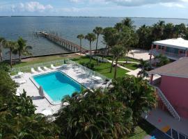 Caribbean Shores Waterfront Resort, hotel v destinaci Jensen Beach