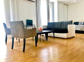 Apartamentos de Maria en Martinez! Av Libertador con Patio! – hotel w mieście Martínez