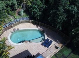 Red Bridge Motor Inn, hotel en Woombye