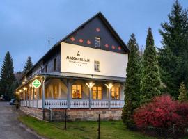 MAXMILLIAN Pension & Restaurant, מלון בMařenice