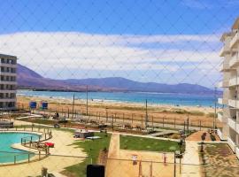 Moderno departamento, inmejorable vista al mar, hotel in Los Molles