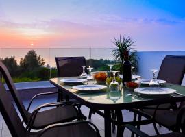 Sophia's Seaview Luxury Villas, отель в Пафосе