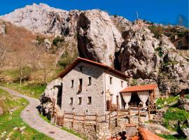 Casa Maru, hotel cerca de Ruta del Cares, Camarmeña