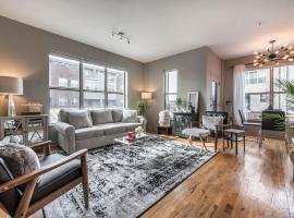 Trendy Castleberry Hill Condo- Walk to Mercedes Benz/ All Downtown Attractions, apartment in Atlanta