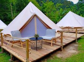 Canopy Villa Glamping Park, prabangi stovyklavietė mieste Kampong Sum Sum