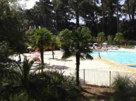 T2 Turquoise Ondres plage avec piscine et tennis, hotel in Ondres