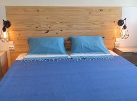 BRUMA HOSTEL, hostel in Ponta Delgada