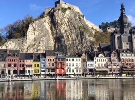 Les Voisins De Mr Sax, maison d'hôtes à Dinant