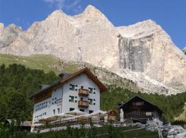 Rifugio Stella Alpina Spiz Piaz per escursionisti, hotel v destinaci Gardeccia - San Giovanni di Fassa