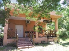 Cabaña Luna de Pueblo, hotel in Salta