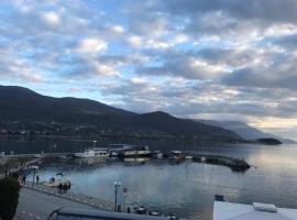 Port Villa: Ohri'de bir otel