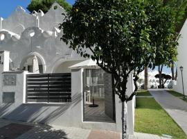 Casa Romero - Beautiful Villa, Best Corner by Pools,Resort Facilities, Full Kitchen, 3 Terraces, Internet, hotel em Marbella