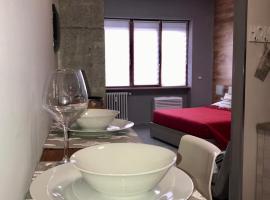 HappyHome Monolocale Rivarolo Canavese, hotell med parkeringsplass i Rivarolo Canavese