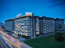 Tian Yi International Hotel 天艺国际酒店، فندق في بنوم بنه