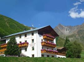 Residence Ferienheim Folie, hotel near Nörderjoch 1, Melago