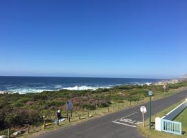 Bungalow by the sea near Cape Town, bungalow em Kleinmond