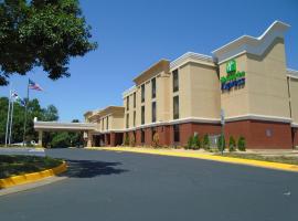 Holiday Inn Express Hotel & Suites Midlothian Turnpike, an IHG Hotel, pet-friendly hotel sa Richmond