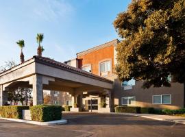 Best Western Plus Villa Del Lago Inn, barrierefreies Hotel in Patterson
