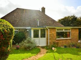 Whitestones, villa in Brighstone