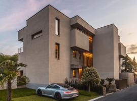 ESSENCE - Charming Suites, hotel in Riva del Garda