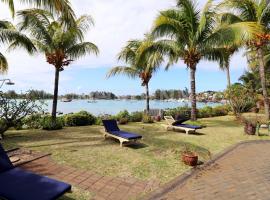 Luxury Bungalow B5 1st floor on an amazing beach in Grand Bay, bangalo sihtkohas Grand Baie