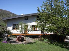 Chalet avec jardin, cabin in Bourg-Saint-Maurice