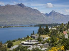 Holiday Inn Queenstown Frankton Road, an IHG Hotel, accommodation in Queenstown