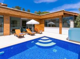Villa 2 Sleeps 4 Isolated Honeymoon-Villa Sardunya, hotel v destinaci Kaş