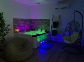 Appartement Cosy Jacuzzy Luxe Gare de Toulon, hôtel à Toulon