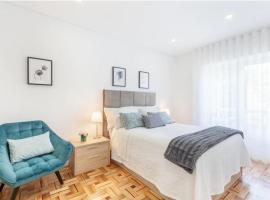 Old Market Apartment, hotel with parking in Guimarães