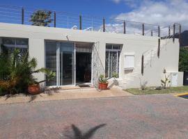 21 on Fleur experience spectacular sunsets, vacation home in Gordonʼs Bay