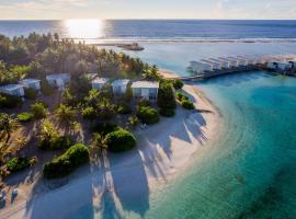 Holiday Inn Resort Kandooma Maldives - Kids Stay & Eat Free and DIVE FREE for Certified Divers for a minimum 3 nights stay: Guraidhoo şehrinde bir tatil köyü