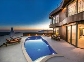 Villa 5 Sleeps 6 Isolated Pool See and Montain View-Villa Kartal Yuvası