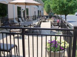 Holiday Inn Express and Suites Winchester by IHG, hotel poblíž Winchester Regional Airport - WGO, Winchester