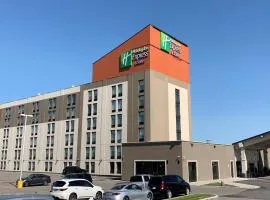 4 stars hotel in Mississauga