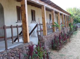 Agriturismo Su Tiresi, фермерский дом в Кала-Гононе
