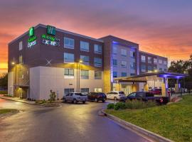 Holiday Inn Express Williamsburg, an IHG Hotel, hotel malapit sa Cumberland Falls State Park, Williamsburg