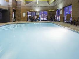 Holiday Inn Express & Suites Bloomington West by IHG, ξενοδοχείο σε Bloomington