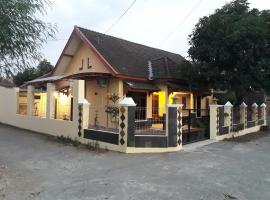 Ma Maison Guest House, villa in Yogyakarta