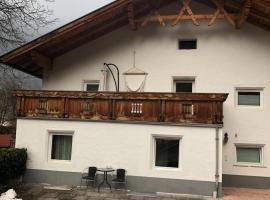 Haus Oberdorf, hotel cerca de Rifenalbahn, Zams